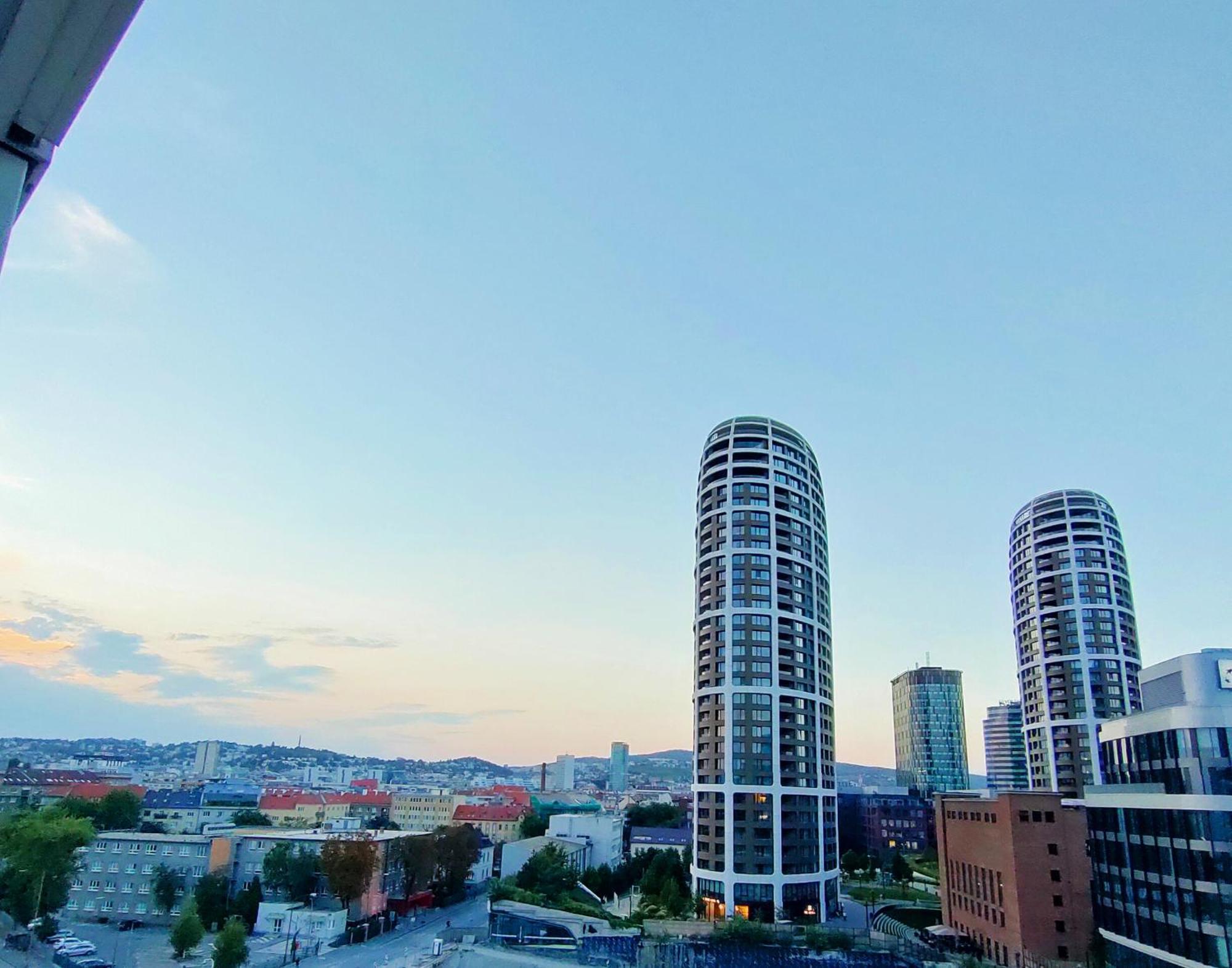Sag Panorama City Free Parking Μπρατισλάβα Εξωτερικό φωτογραφία